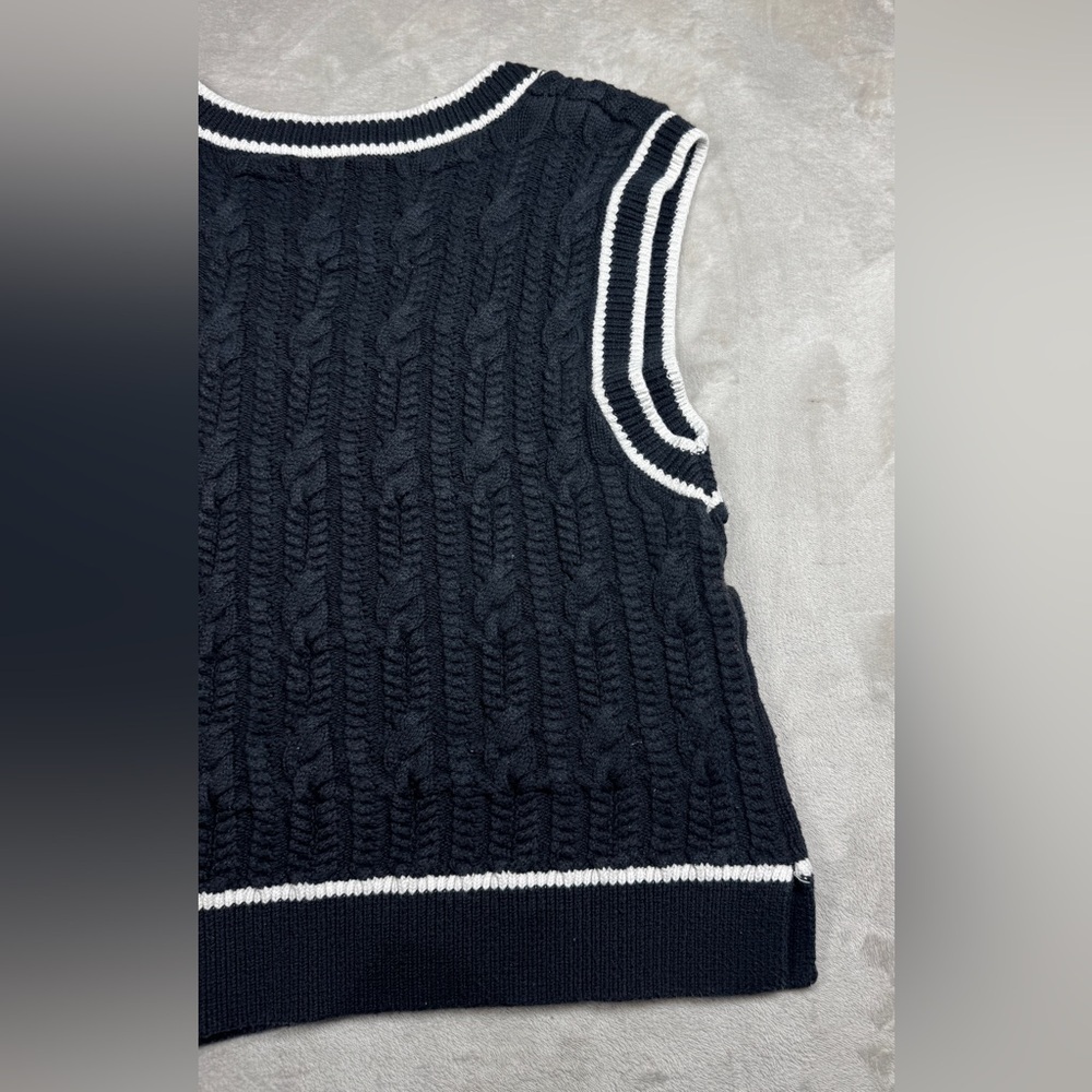 Abercrombie & Fitch Women’s Cable Knit V Neck Cropped Black White Sweater Vest L - Picture 13 of 15